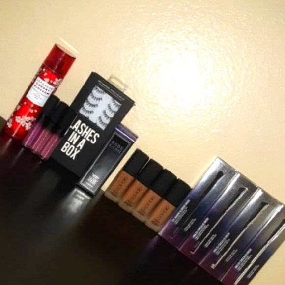 Make up brushes ,lashes and more check it out !